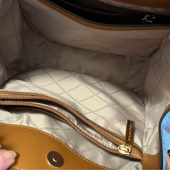 Michael Kors Purse - Picture 4 of 7